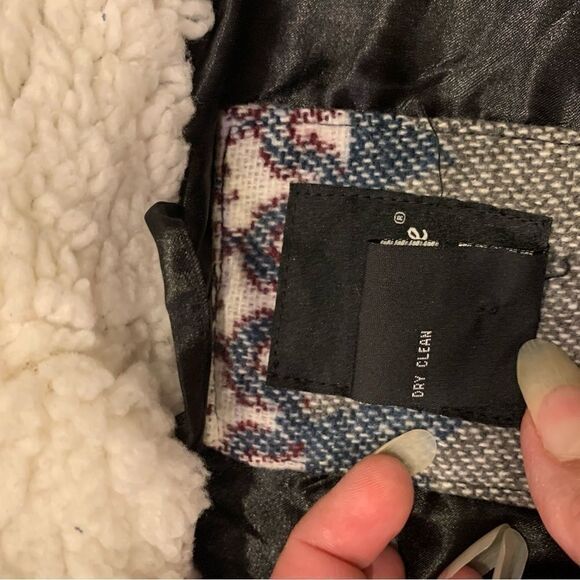 Me Jane Sherpa lined southwest print ladies vest.  Size: XL. - Picture 3 of 4